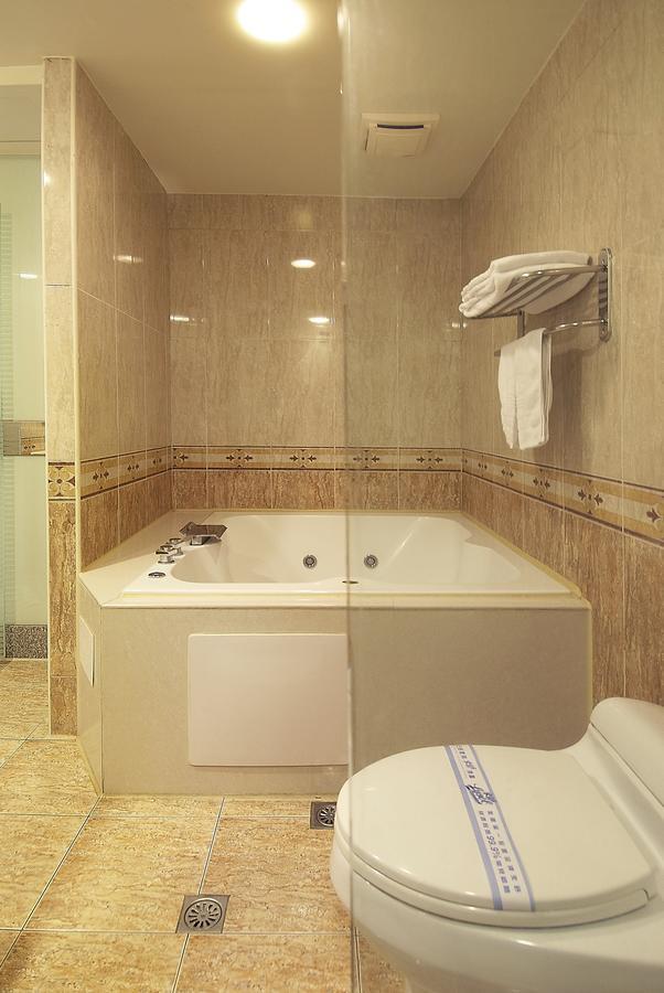 Zhi Baishan Motel Zhunan Exterior photo